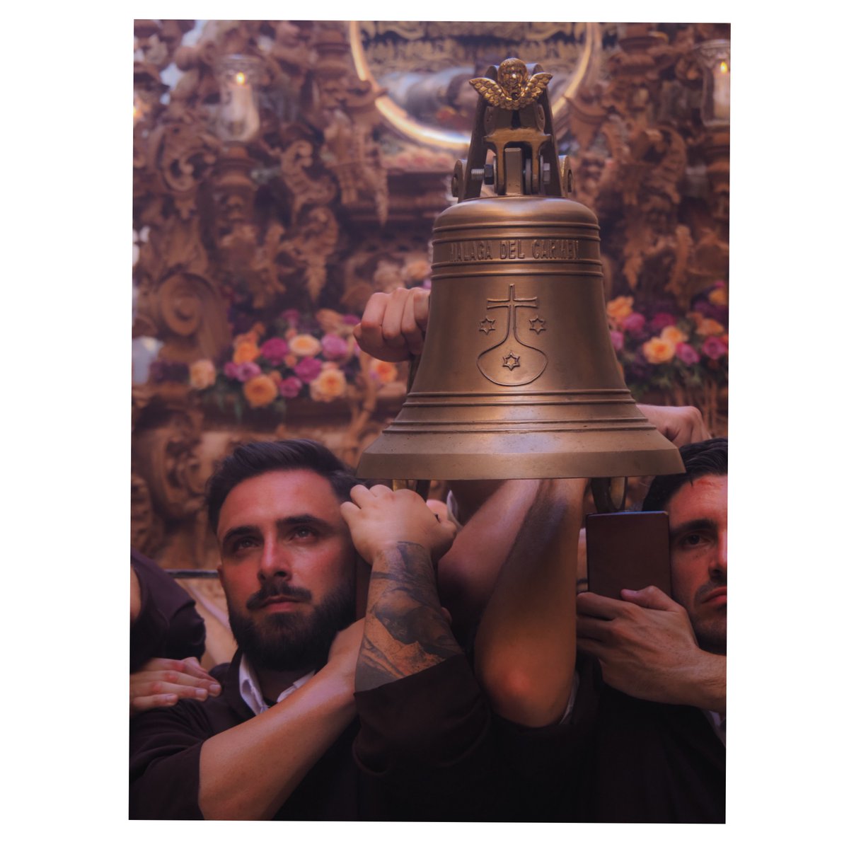 Procesión Virgen del Carmen del Perchel.
.
#malaga #virgendelcarmen #virgendelcarmendelperchel #hope #streetphotography #city #photography #photo #fotografia #foto #omsystem #camera #details #detalles #momentos #moment <a href="/CarmenPerchel/">Carmen del Perchel</a>