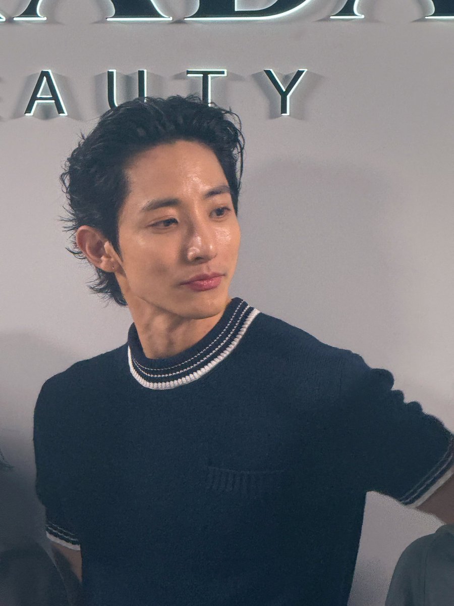 lepidolites's tweet photo. Lee Soo Hyuk for PradaBeauty
#leesoohyuk
#PradaBeautyTH 
#PRADABEAUTY 
@leesooohyuk https://t.co/Ecumwm8qJ7