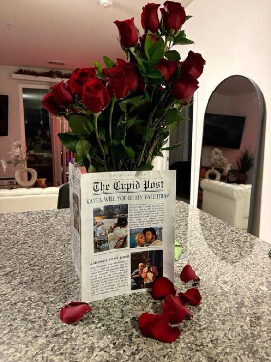 maira4yo's tweet image. Today, my dad surprised my mom with flowers just to remind her how thankful he is to have her 🥹