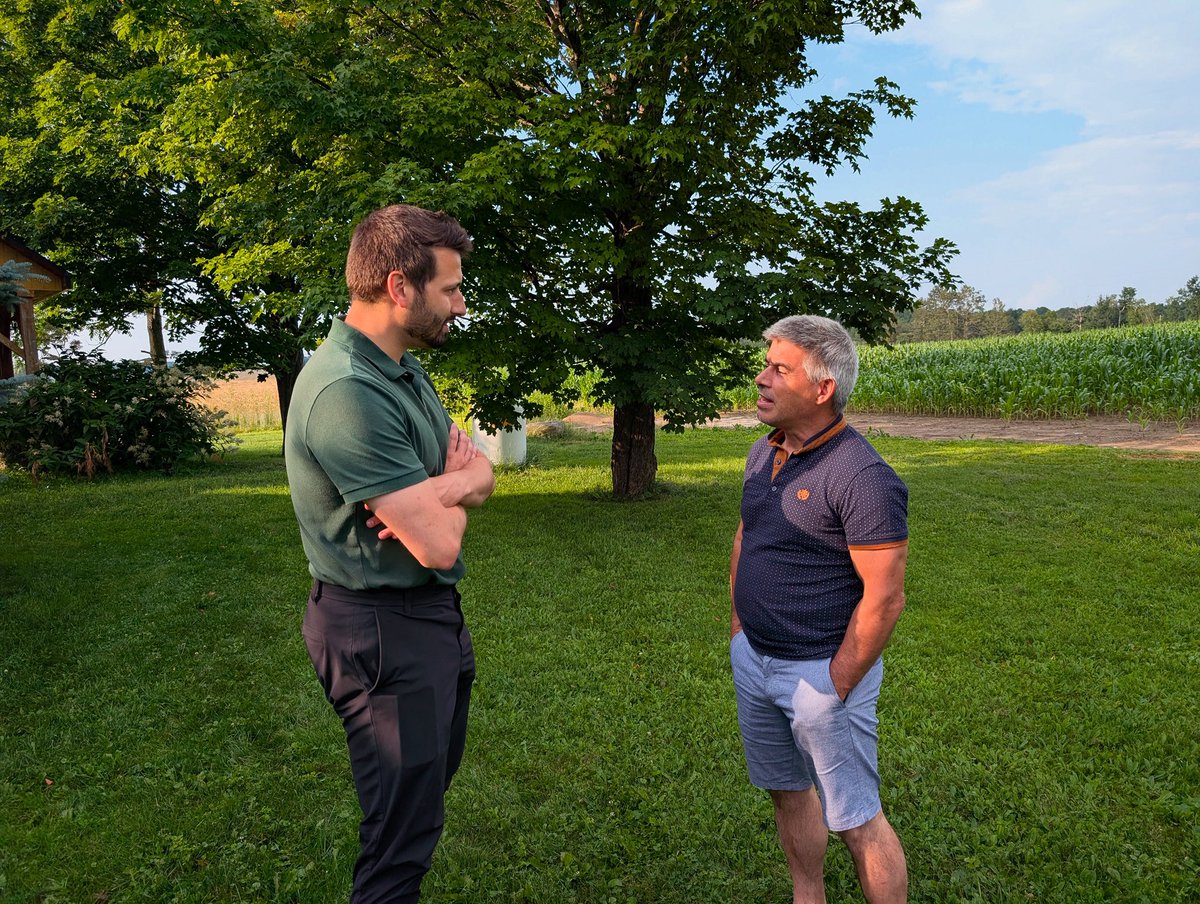 KevenBrasseur's tweet image. J'ai visité la ferme La Pintarade, un lieu authentique. Bruno Guérard et Chantal Mondor m’ont accueilli avec amabilité. On a parlé des enjeux agricoles et de leur viande rare, peu produite ailleurs. Leur passion m’a marqué ! 🩵
#CAQ #arthabaskalerable