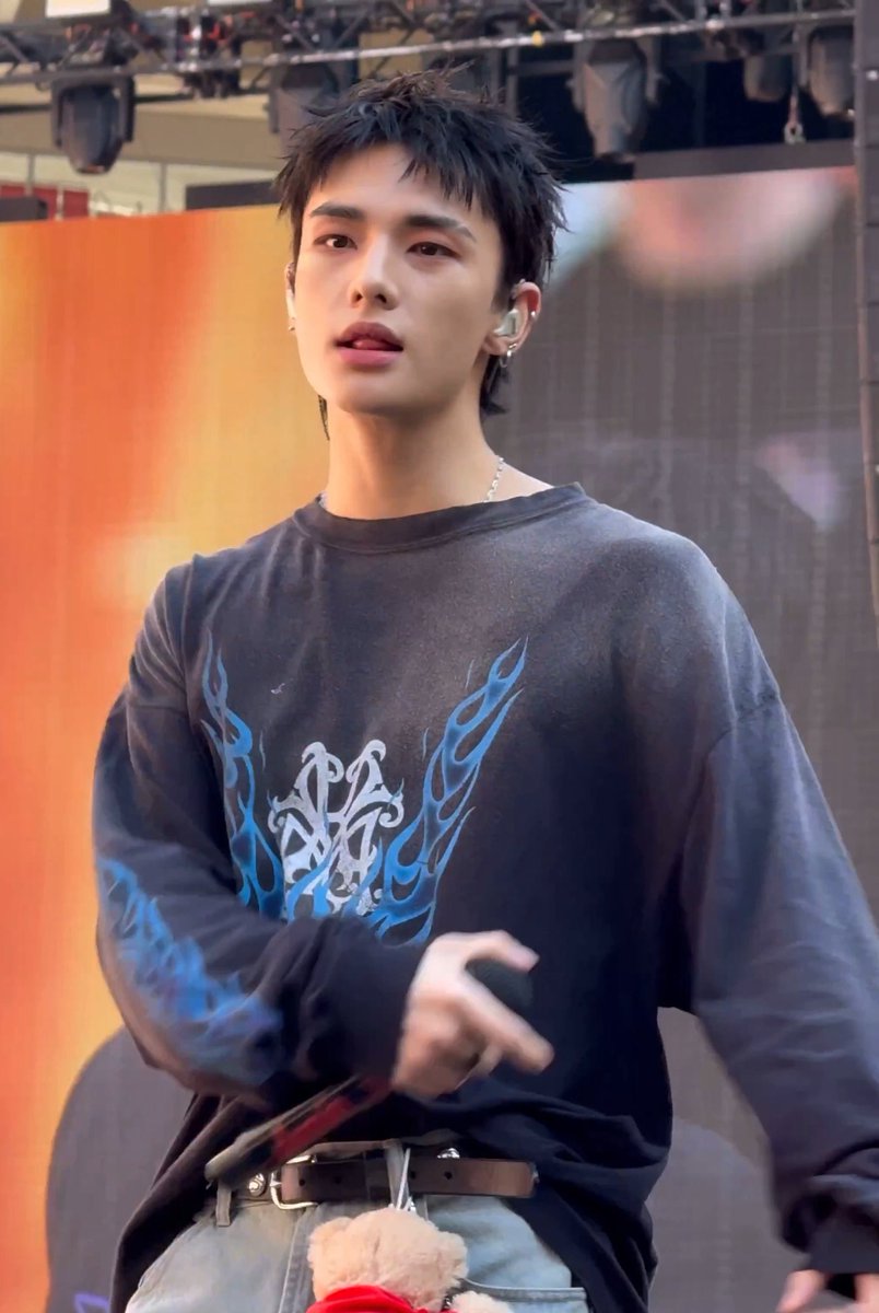 hwgflx's tweet photo. HYUNJIN MULLET😭😭 https://t.co/Hhmw8LQgMe