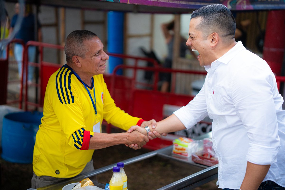 Julianrojas11's tweet photo. En la #FeriadeBuga acompañamos el talento en las calles, la fuerza de emprendedores, la tradición de nuestras raíces y el empuje de una economía que se mueve gracias a la #Gente
Cada saludo y cada sonrisa, nos recuerda por qué vale la pena seguir construyendo futuro para todos💪🏻 https://t.co/G7k08Wq9R6