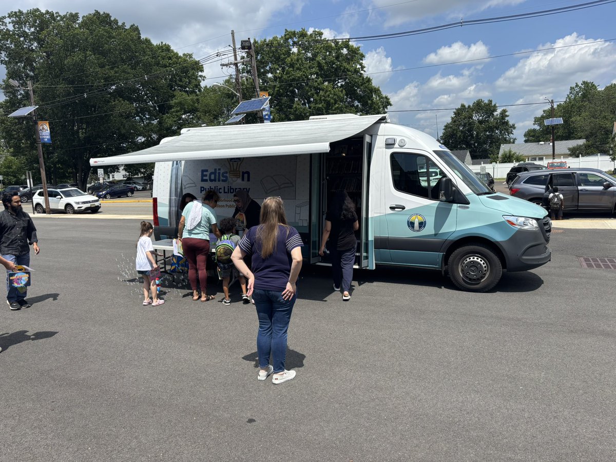 It’s Tuesday and it’s Summer Reading Check-in time. Thanks to the @edisontownshippubliclibrary for bringing the book mobile. We are here 12-1 every Tuesday. #WeAreOneEdison #LNDLeaders