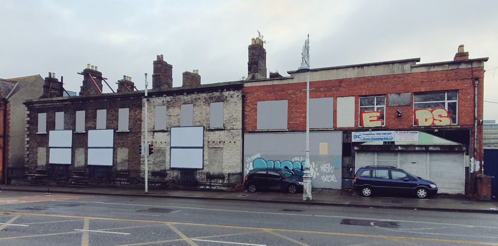 I took this Dublin photo in 2023
They're next to a Pheonix Park entrance
Empty since '80s
Owned by state body CIE
Only on derelict register since 2019
Still not being charged 7% levies
Digest that
Dereliction is down to policy
Been too long culturally accepted #DerelictIreland