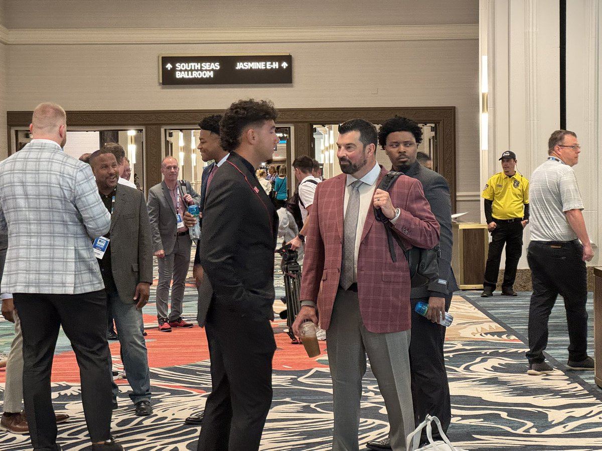 skrajisnik3's tweet image. Ryan Day and Dylan Raiola catching up at Big Ten Media Days
