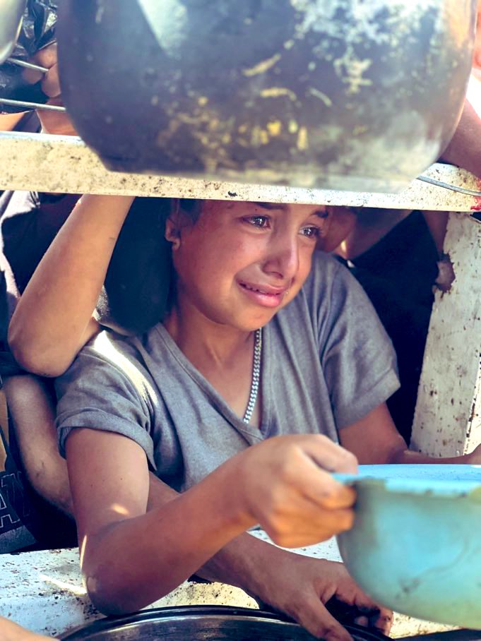 🧨حسافه ياأمة محمد ﷺ حرام ماتت قلوب الناس وهم يشوفون قهر ودموع بنت #غزة اللهم إنك تعلم ضعفنا وقلة حيلتنا وحرقة قلوبنا على ما يجري لأهلنا في غزة فكن لهم ناصرًا ومعينًا ارحم حالهم والطف بهم فلا حيلة لنا إلا الدعاء فاستجب يالله

#غزة_تناديكم

#غزه_تقتل_جوعا

👿🐷 🐕#الصهاينة🐕🐷👿