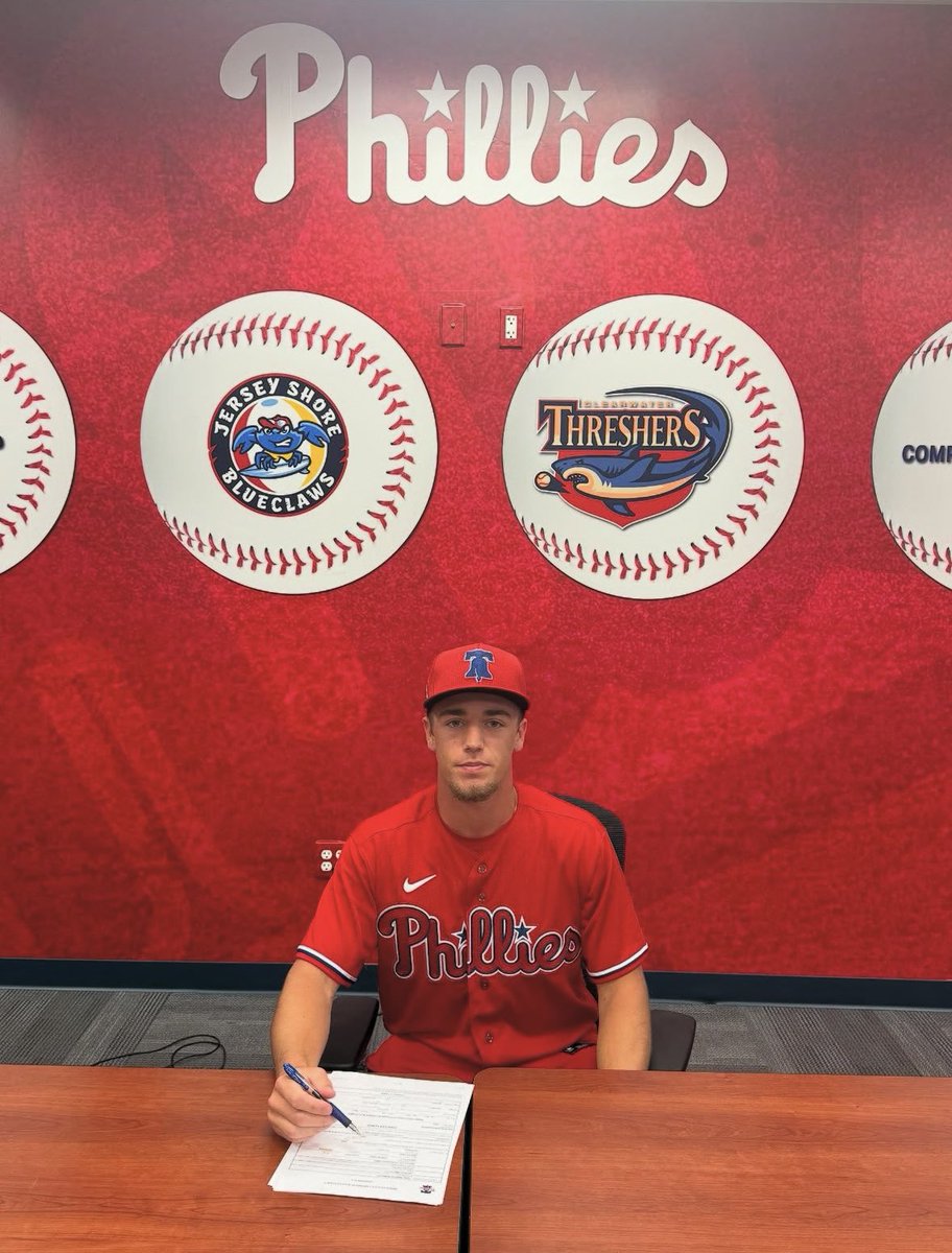 OhioStateBASE's tweet image. 𝗜𝘁’𝘀 𝗼𝗳𝗳𝗶𝗰𝗶𝗮𝗹 ✍️
Congratulations to our newest #ProBuck, Tyler Pettorini, on officially signing with the @Phillies!
📸 @TPettorini
#GoBucks | #DevelopedHere