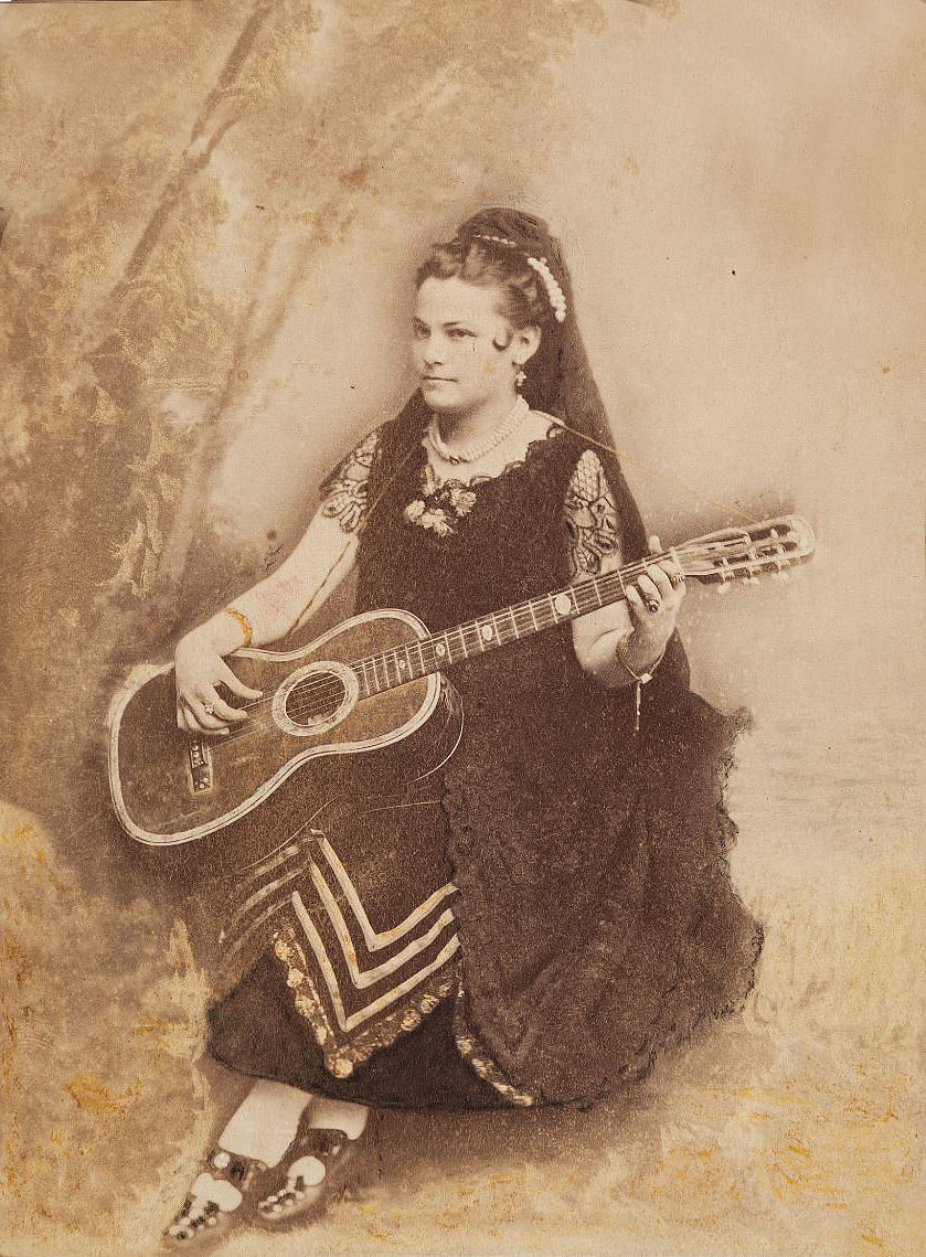 TracesofTexas's tweet image. This photo has the simple inscription "A Senorita with a Guitar" on the back. It was take in San Antonio sometime in the 1880s. All I can say with certainty is that it was taken by a photographer named N. Winter who had a portrait studio in The Alamo City at that time. I think…