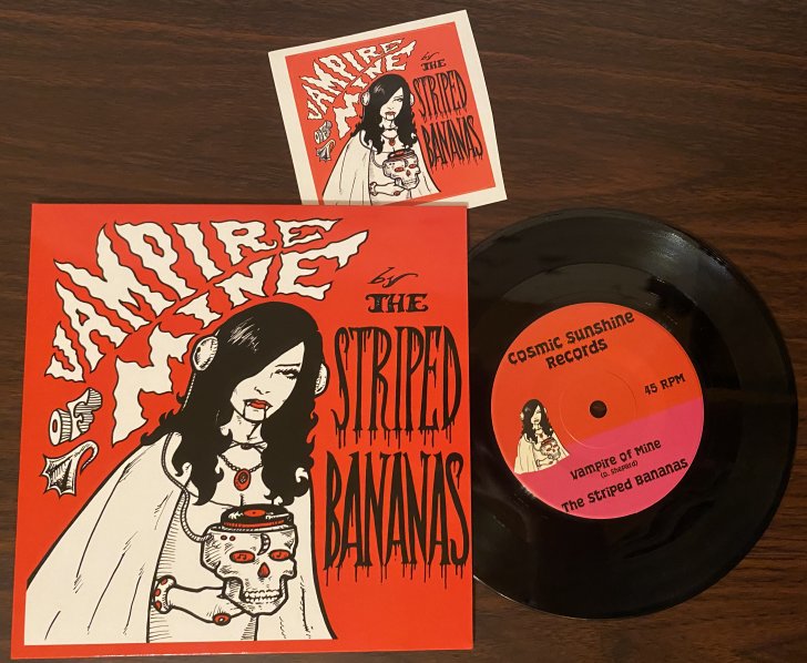 Just Arrived: New #vinyl 7" 
from <a href="/TheStripedBanan/">The Striped Bananas 🍌</a> - Vampire of Mine:
Get yours! ---> thestripedbananas.bandcamp.com/album/vampire-…
