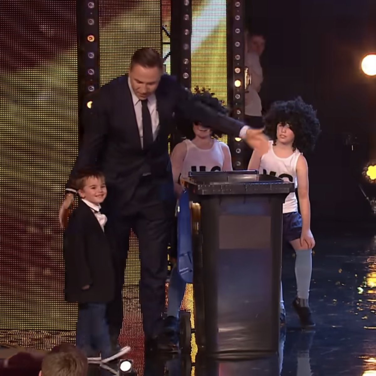dave_mcpartlin's tweet image. The last Golden Buzzer has left the building! Wasn't at all weird when me and Bin Boy knocked on one of our neighbours doors to ask if we could have a photo with their bin. 😂🥰