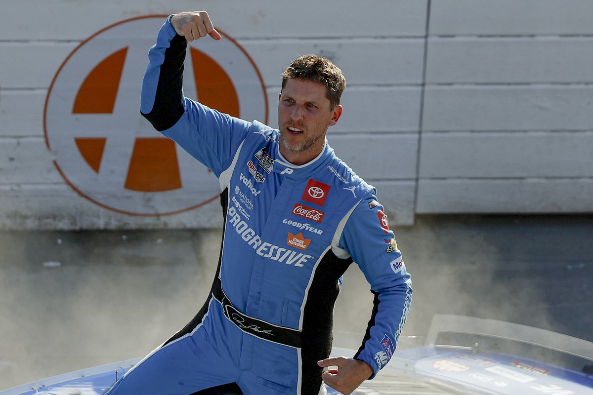 A_S12's tweet image. .@TNTdrama + @TruTV got 2.009 million viewers for Sunday's NASCAR Cup Series race @MonsterMile that wound up being rain delayed for nearly an hour toward the end.
➡️ Viewership dropped 27% during the delay.
➡️ Last year's race was held in April and got 2.401 million on @FS1.