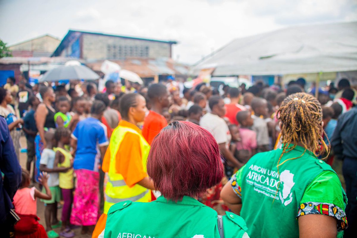 AfricaCDC's tweet image. 🌍 @AfricaCDC and regional partners recently came together to chart a joint #healthsecurity roadmap for Central Africa (2026–2027).
The goal? Improve coordination, strengthen disease surveillance, and bring outbreak response closer to communities. See more:…
