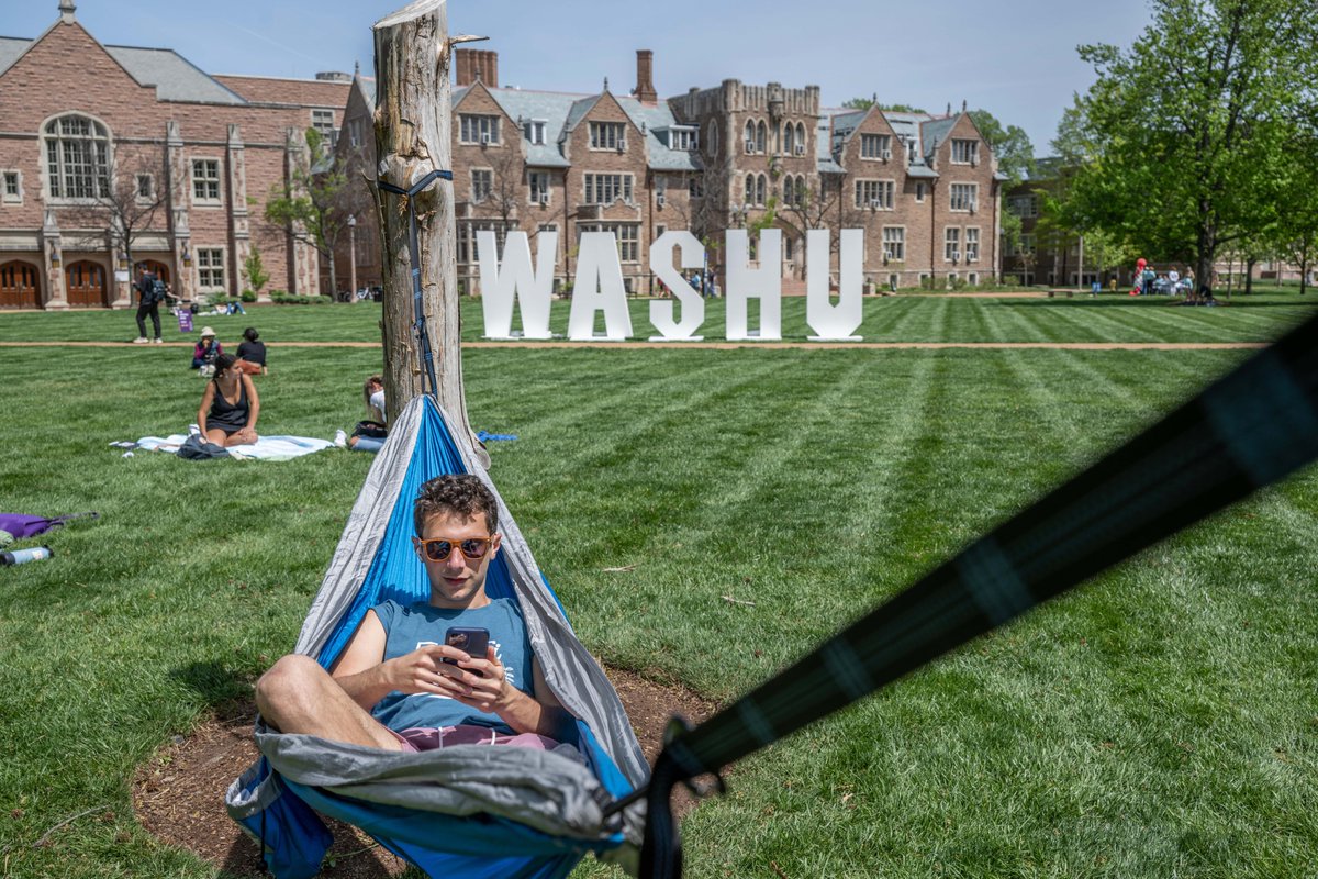WashUAlumni's tweet image. Wanna hang out?
#WashU #NationalHammockDay
📸:Whitney Curtis, Sean Garcia, Virginia Harold, Danny Reise/WashU