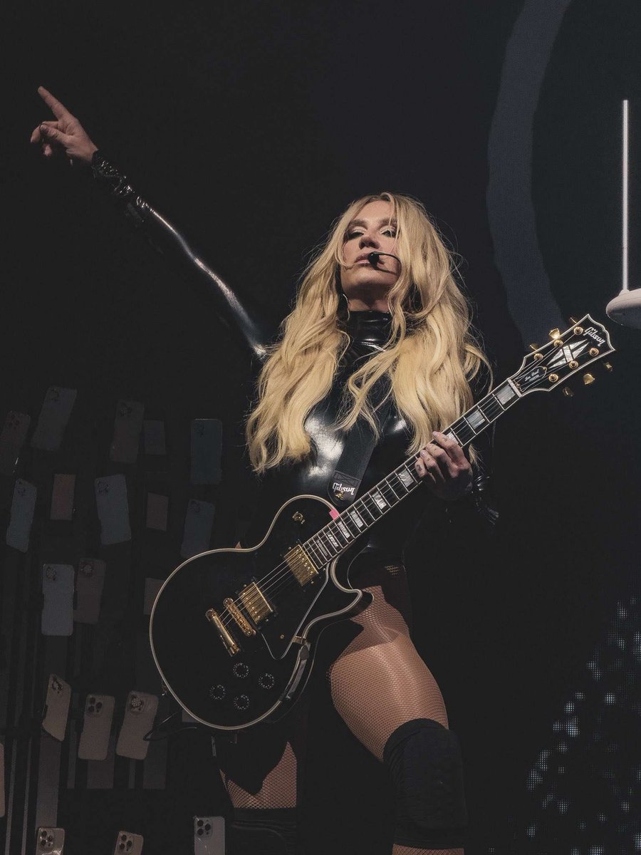 Kesha’s ‘T!ts Out Tour’ date at Mansfield is now SOLD OUT! (20k capacity) 
Cuyahoga Falls date is now on low tickets! (23.5k capacity)