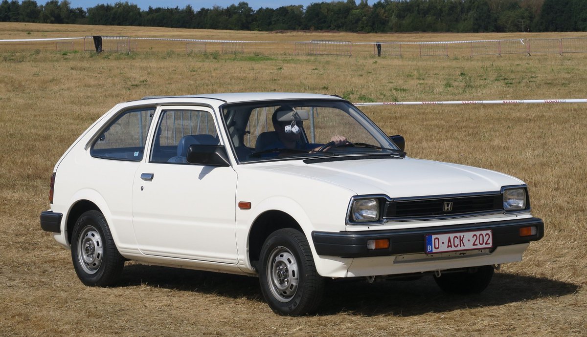 dren_braves's tweet image. all i want is a modern car that looks exactly like this, is that too much to ask?