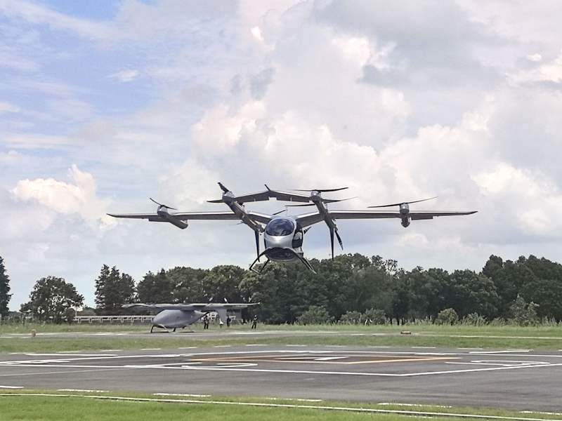 ChinaScience's tweet image. A Shanghai-based Chinese tech startup delivered a tonne-class electric vertical takeoff and landing (eVTOL) aircraft on Tuesday, which boasts a maximum takeoff weight of 2 tonnes and will be used in low-altitude logistics, emergency response, and other fields.