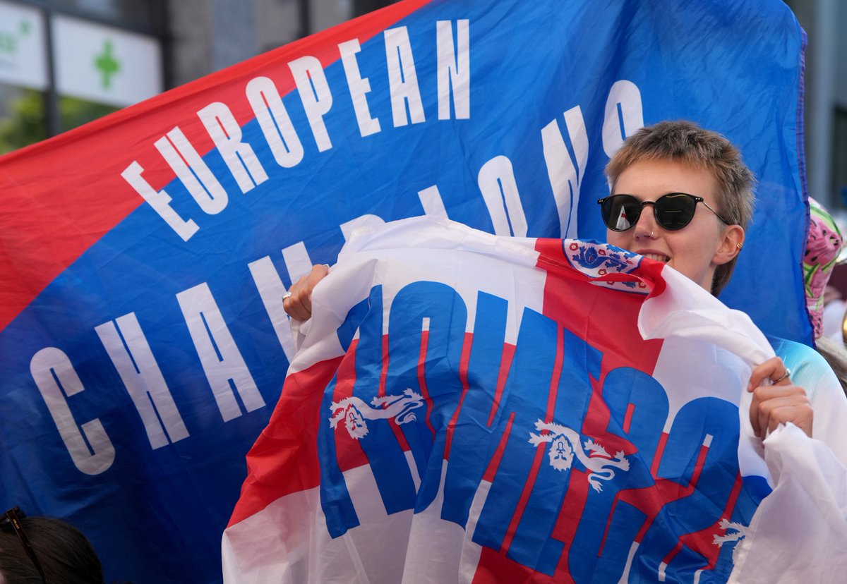 standardsport's tweet photo. 🏴󠁧󠁢󠁥󠁮󠁧󠁿 England 🆚 Italy 🇮🇹

🕗 8pm BST

🏟️ Stade de Geneve

🎙️ @MrDomSmith 

The Lionesses are 90 minutes away from the final of Euro 2025, but will the Azzurri leave them feeling blue?

FOLLOW LIVE: https://t.co/6f56QdjHxz

#WEURO2025 https://t.co/NjzOJ6Y9Vq