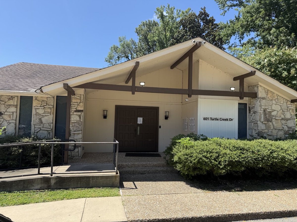 BishStrickland's tweet image. What WAS Planned Parenthood, Tyler, Texas.
The sign on the door says “closed July 17, 2025”. Let us pray that these centers that promote death will continue to close across the country. Pray for all the pro life pregnancy centers that will be assisting mothers seeking help.