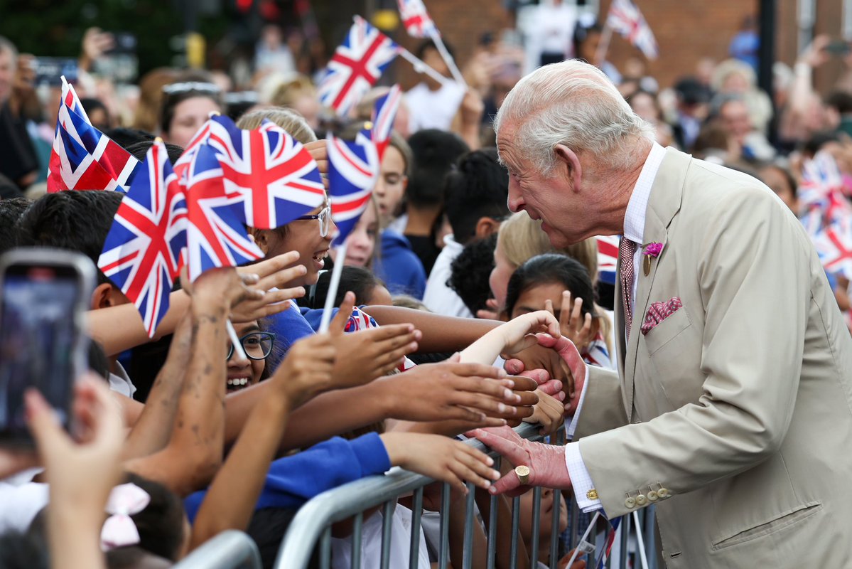 RoyalFamily's tweet image. A wonderful day in Newmarket! 👋
🐴 Their Majesties visited @NatStudStallion, meeting those involved industry-leading stud services, educational programmes, and charities improving access to British horse racing for young people.
🤝 Later, at King Edward VII Memorial Hall,…