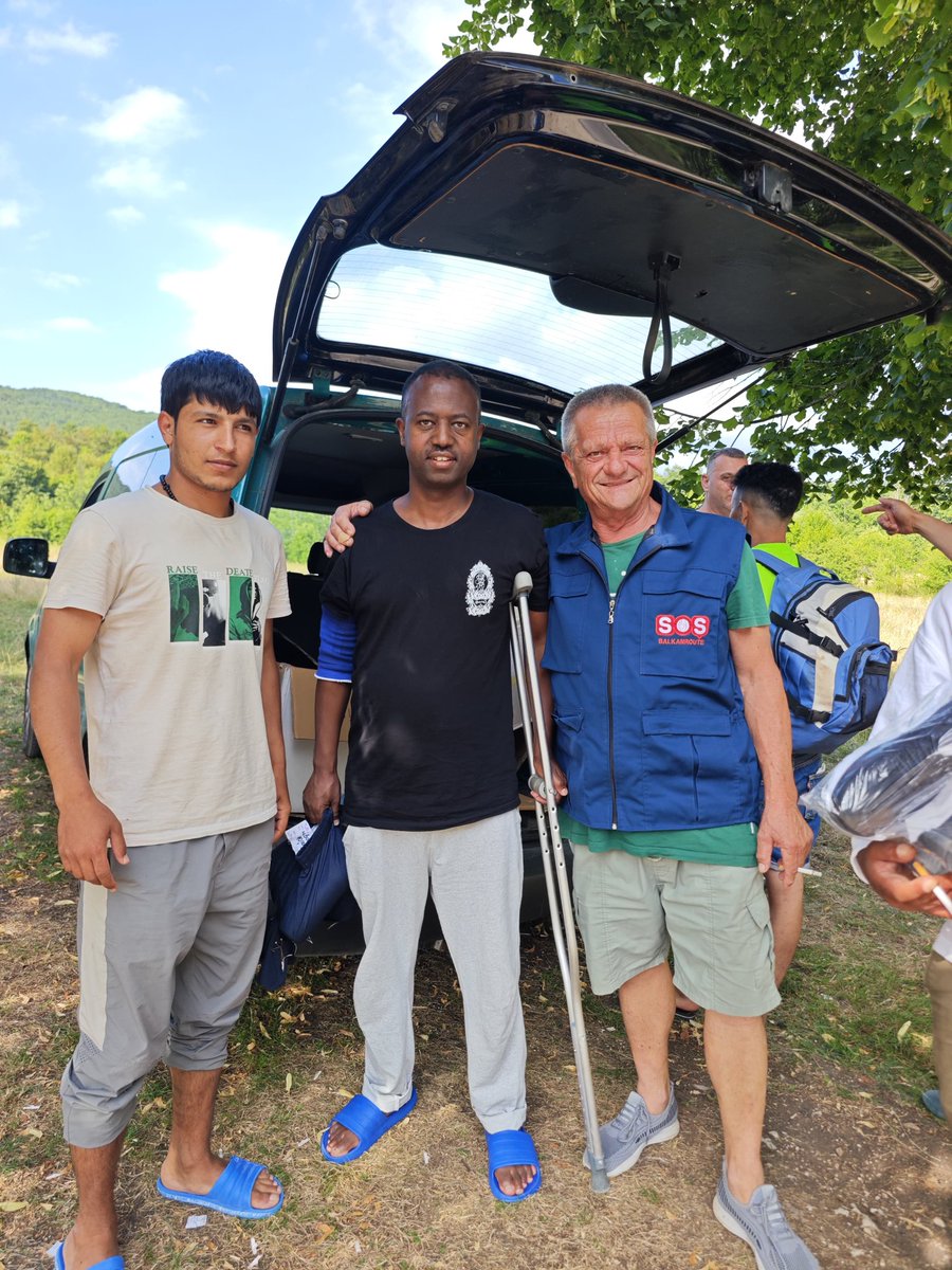 Kid_Pex's tweet image. Tag für Tag 🤎

Auch heute war unser unermüdlicher Helfer Baba Asim wieder um das Camp Lipa unterwegs – mit Herz und Einsatz hat er Lebensmittel und Kleidung an Bedürftige verteilt.

Danke allen Spender*innen🙏

IBAN: AT20 2011 1842 8097 8400
PayPal: team@sos-balkanroute.at
