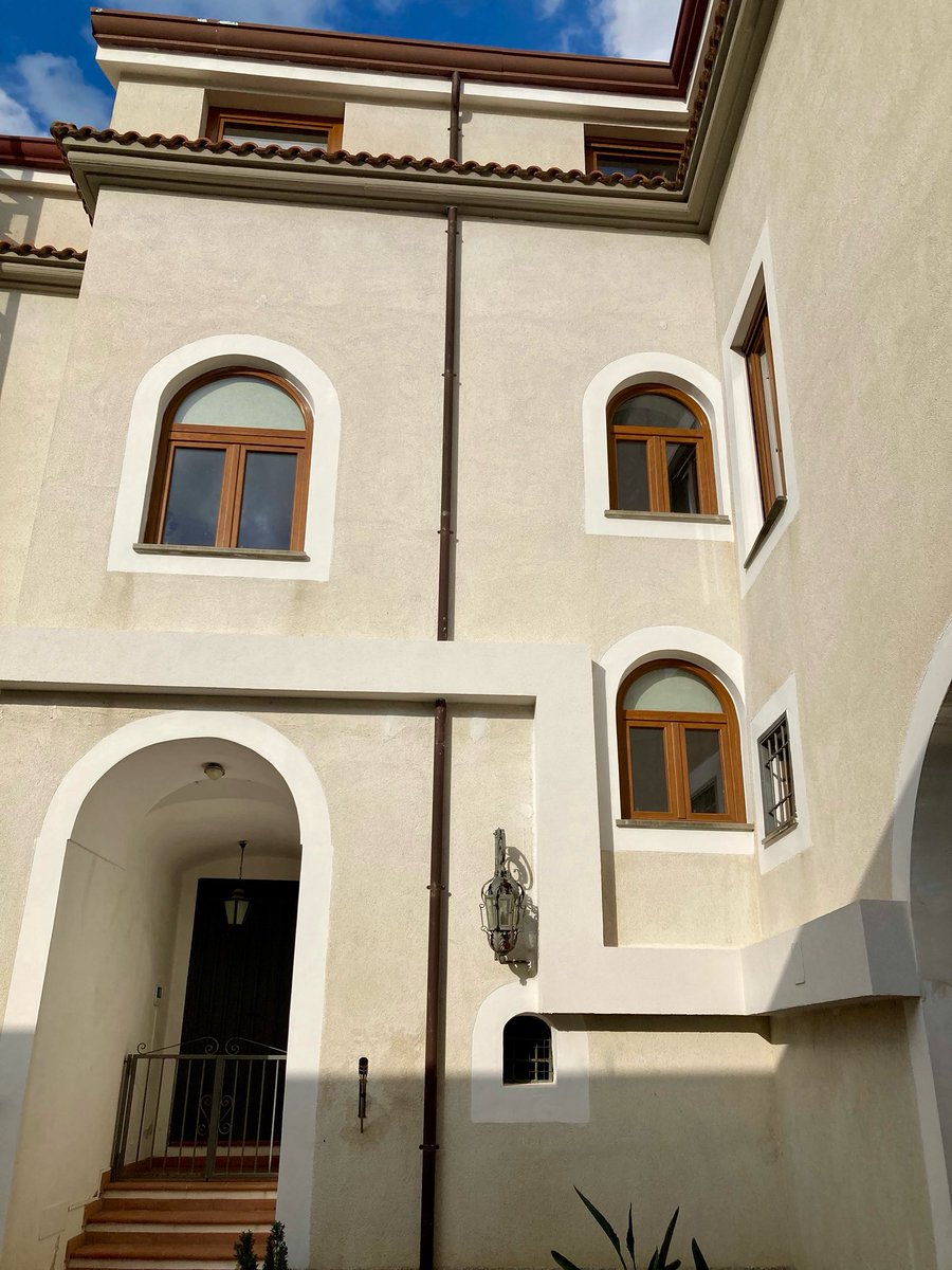 Cortile al sole della sera