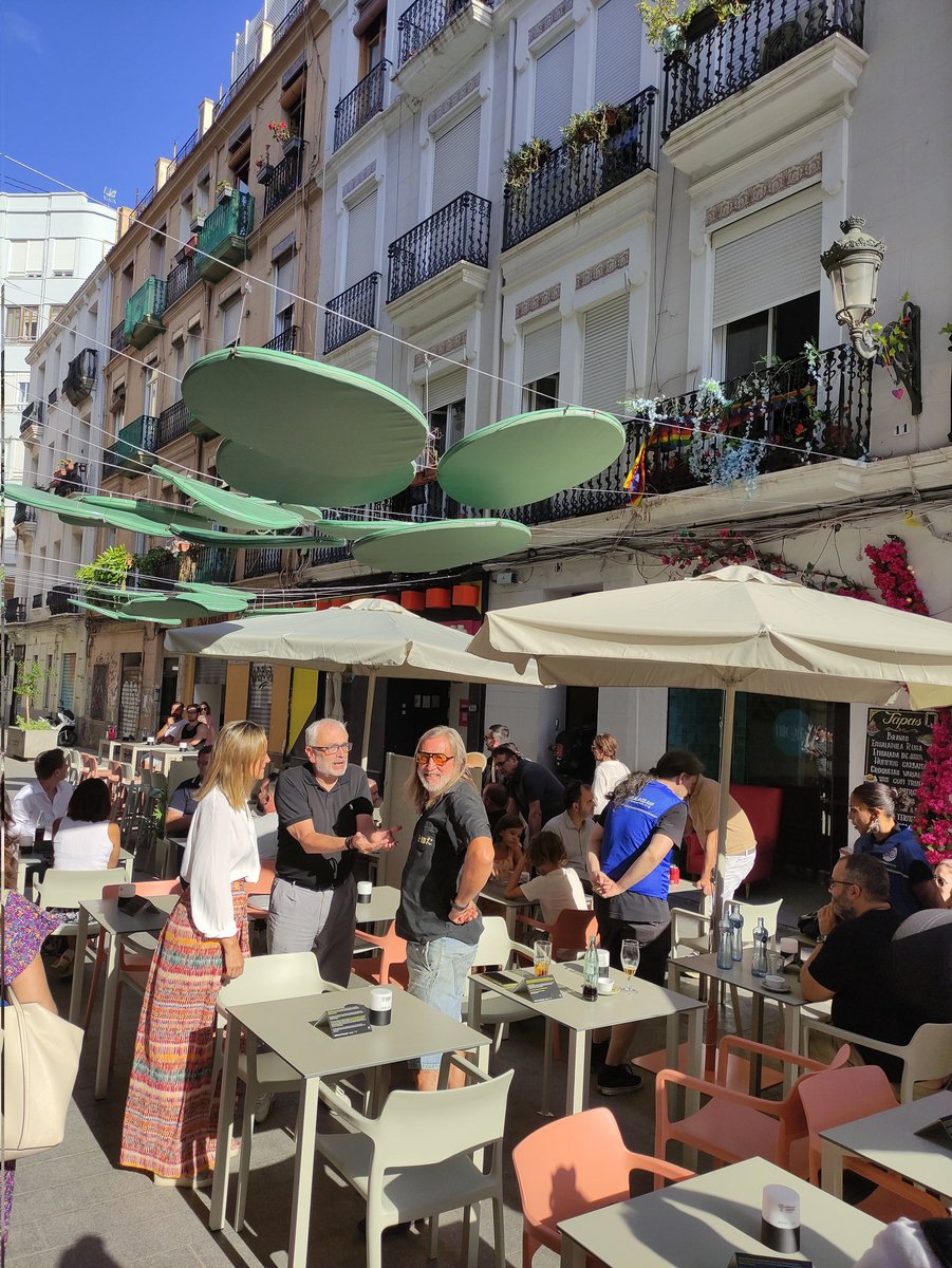 INNOVACIÓN | 🌇💚Hoy lanzamos en pleno corazón de Russafa un piloto innovador que representa el compromiso del <a href="/AjuntamentVLC/">Ajuntament València</a> con la sostenibilidad, el diseño y la calidad de vida: #EcoTerrazasSostenibles (1de2)