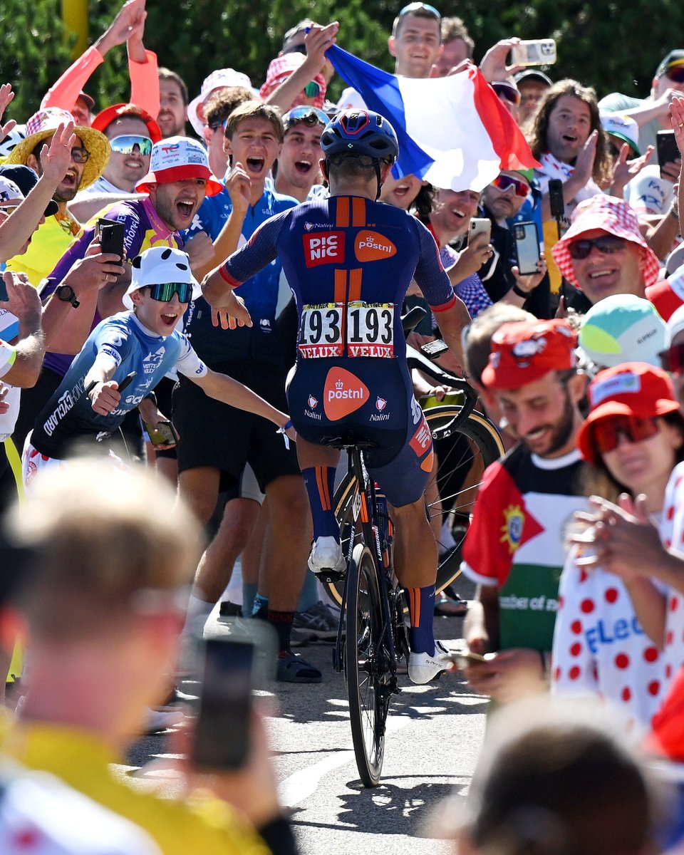 cyclingontnt's tweet image. Pavel Bittner making sure the fans are having a wheelie good time on Mont Ventoux π