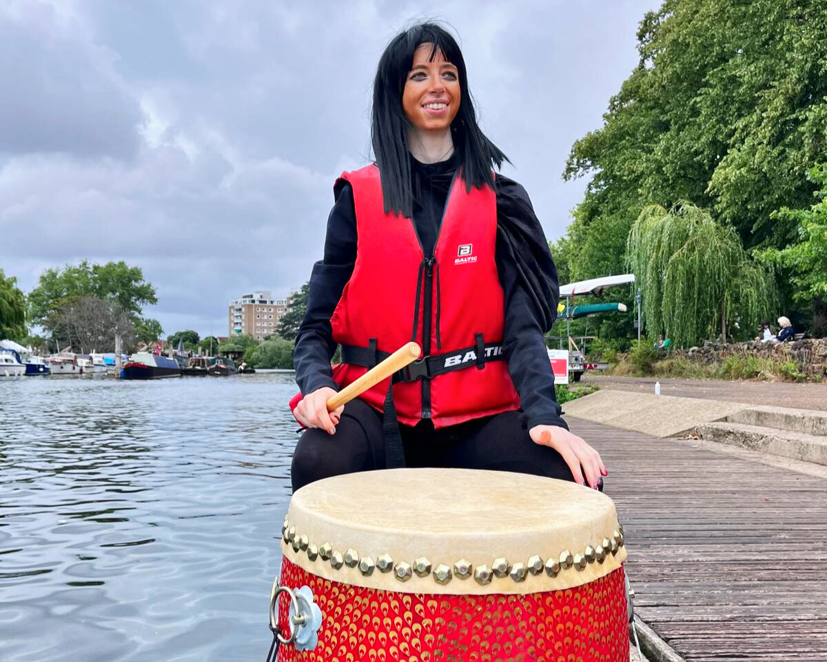 GivingtoGeorges's tweet image. This Sunday, the paediatricians from St George's Hospital hit the water, competing in the annual Kingston Dragon Boat Race. Embracing their costumes as Team George's Traitors - complete with a guest appearance by Claudia Winkleman, reaching the finals once again! 🐉🚣#TeamGeorges