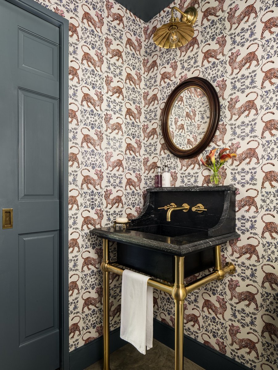 TheRangeHood's tweet photo. Bold prints and brass details—this powder room brings serious personality. 🐅✨

Kingston Brass fixtures deliver timeless charm with a modern edge.

Shop bath fixtures here!
https://t.co/ov3N4LW9qz

📸: @corinnevictoriadesign @kingstonbrass https://t.co/RNy6FNH40o