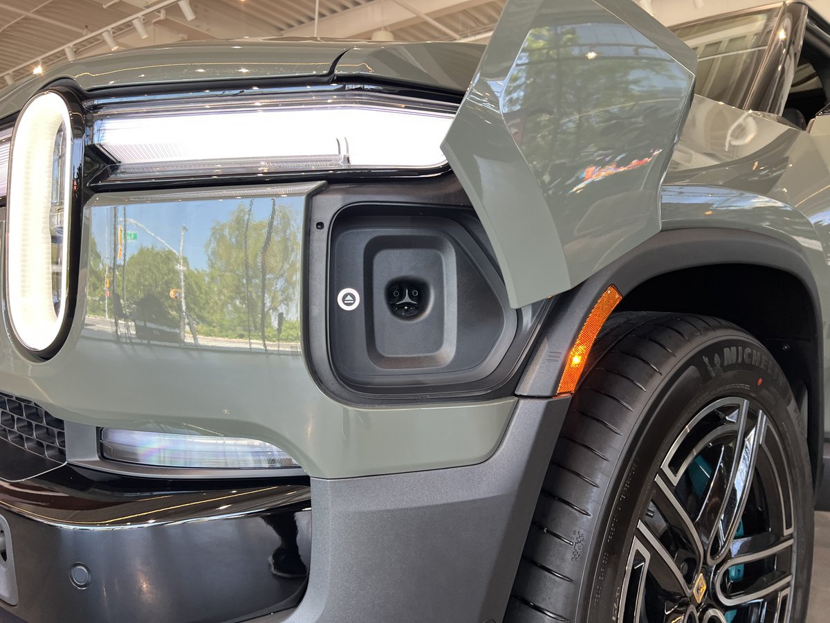 Rivian’s Joshua Tree Outpost now has NACS chargers! This marks the first known Rivian Adventure Network station with dispensers with NACS!

4 out of the 12 RANs with CCS have been replaced with NACS.

Will be interesting to see how Rivian expands on NACS with future and