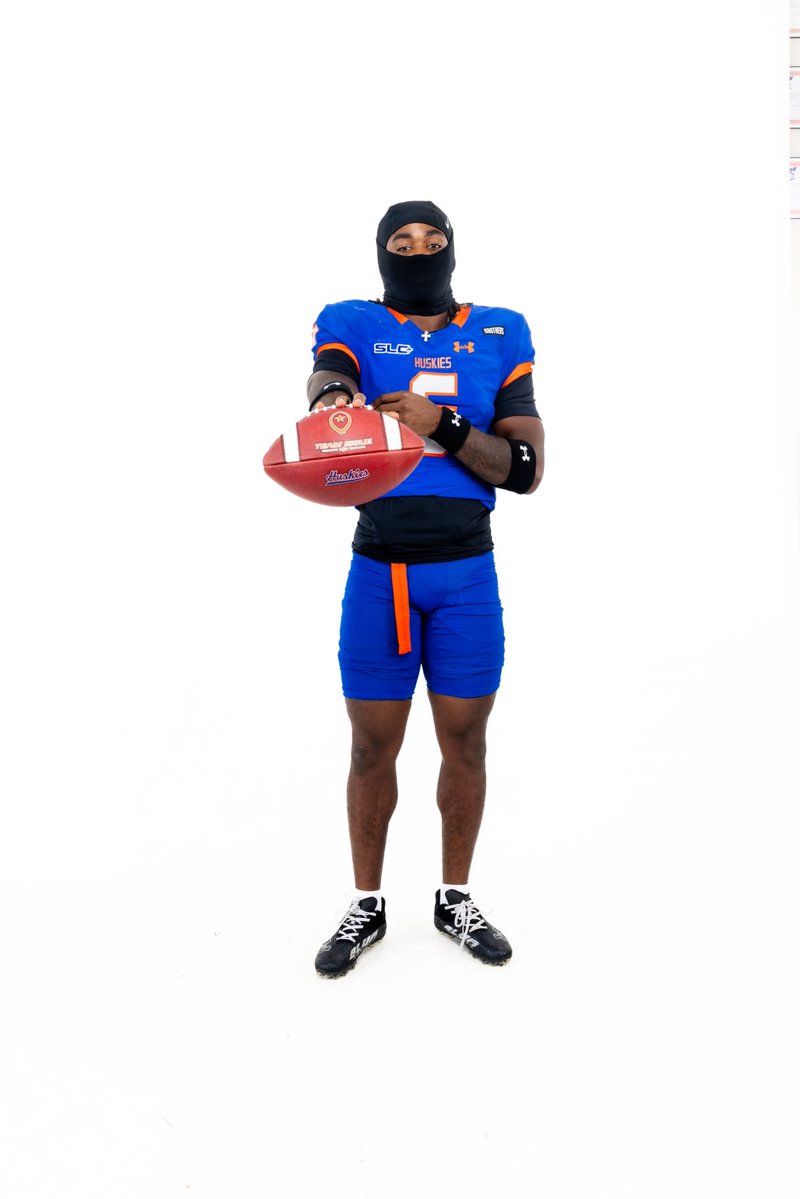 C_alebking's tweet image. Eyes red, I'm in grind mode, I like my hundreds blue Been had an attitude, I ain't just becomin' rude #5Lime