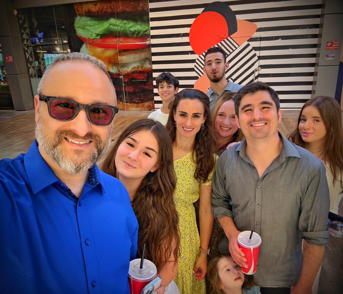 HilzFuld's tweet image. A celebratory dinner!
So exciting to welcome Racheli’s brother Naftali and Tali Himmel Rothstein and family who just made aliyah from Seattle!
In case they needed a reminder how awesome this country is, we took them for some epic burgers! 🍔🇮🇱
Welcome home!!