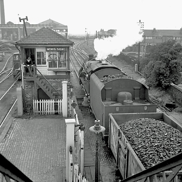 TrainStations23's tweet image. Monks Hall,  LMS Stanier Class 5 &apos;Caprotti&apos; Black 5 44753 May 1965. 

Photo by E N Belass