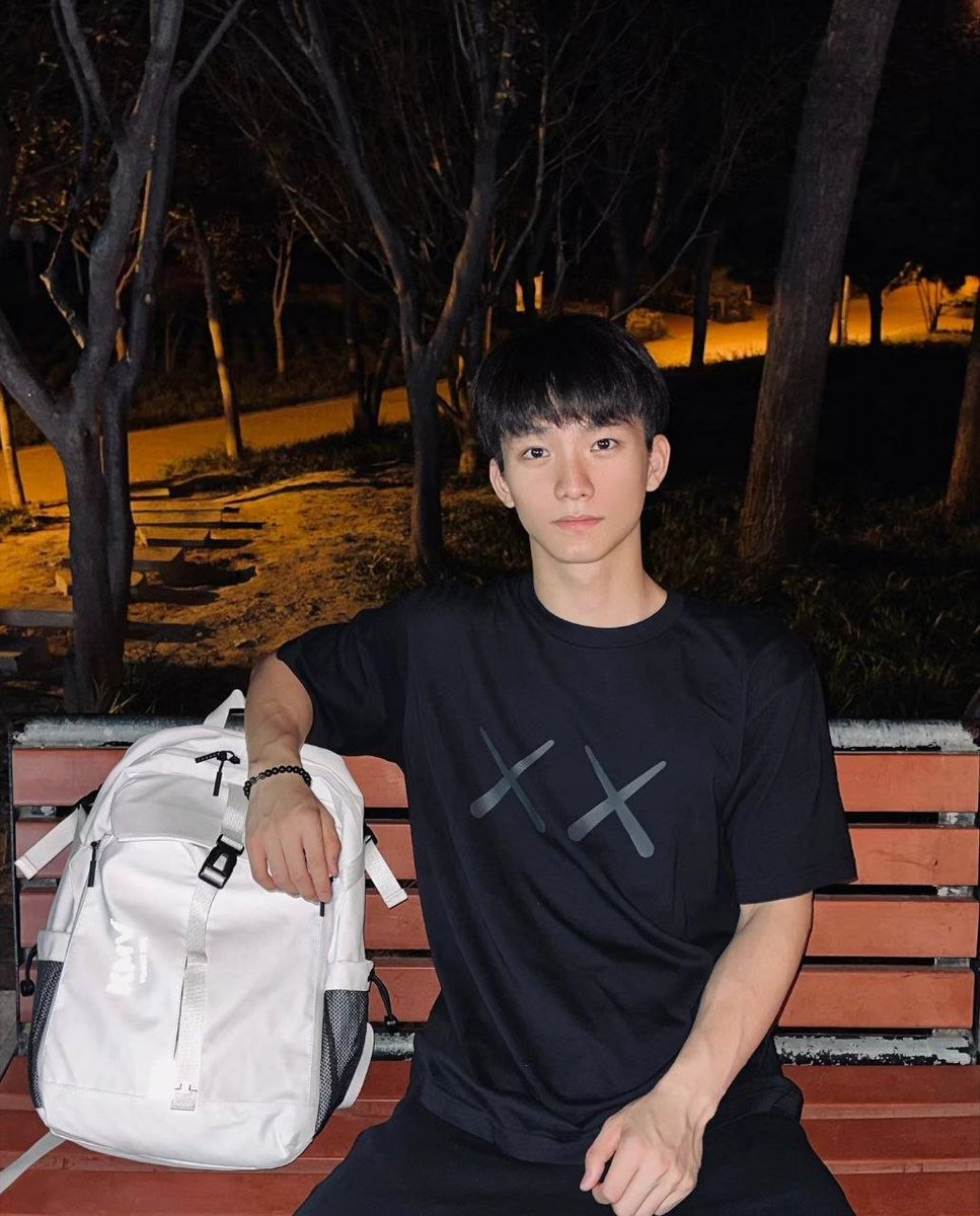 爱健身的小男孩 tweet media