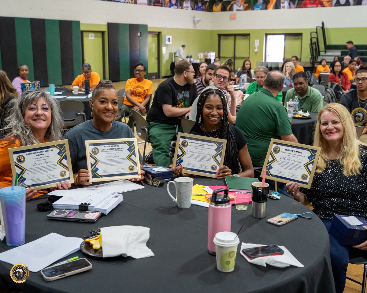 SkylineEd's tweet image. 🎉 More awards at today’s Summer Summit!
In celebration of 25 years of Skyline Education, we honored standout staff from all 3 campuses with the League of Extraordinary Educators Awards for their leadership, dedication &amp;amp; impact. 💜🧡💚