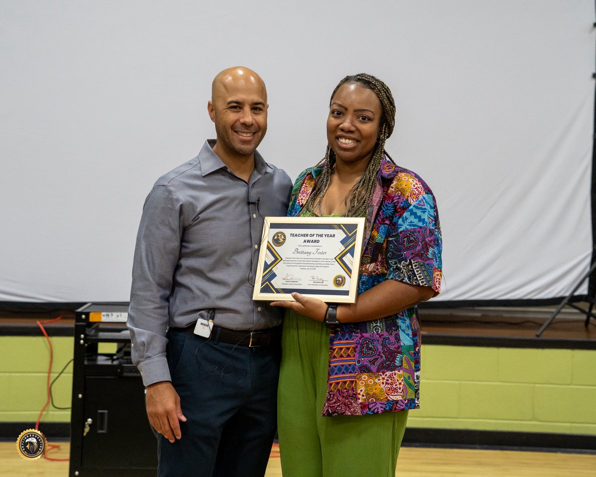 SkylineEd's tweet image. 🎉 More awards at today’s Summer Summit!
In celebration of 25 years of Skyline Education, we honored standout staff from all 3 campuses with the League of Extraordinary Educators Awards for their leadership, dedication &amp;amp; impact. 💜🧡💚