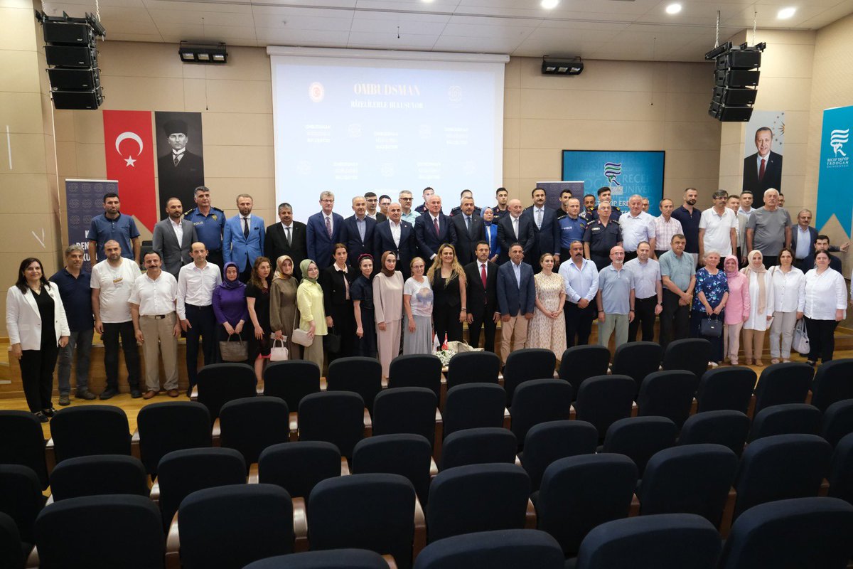 Kamu Denetçiliği Kurumu (Ombudsmanlık) (@trombudsman) on Twitter photo 📍Rize
Ombudsman Rizelilerle Buluşuyor❗️
Kamu Başdenetçisi Sayın Mehmet Akarca, Kamu Denetçileri Sayın Ertunç Erkan Balta ve Sayın Sadettin Kalkan, “Ombudsman Rizelilerle Buluşuyor” programında, kürsüde söz alan vatandaşların şikâyet ve taleplerini dinledi.
<a href="/RizeVali/">T.C. Rize Valiliği</a> 📍Rize
Ombudsman Rizelilerle Buluşuyor❗️
Kamu Başdenetçisi Sayın Mehmet Akarca, Kamu Denetçileri Sayın Ertunç Erkan Balta ve Sayın Sadettin Kalkan, “Ombudsman Rizelilerle Buluşuyor” programında, kürsüde söz alan vatandaşların şikâyet ve taleplerini dinledi.
<a href="/RizeVali/">T.C. Rize Valiliği</a>