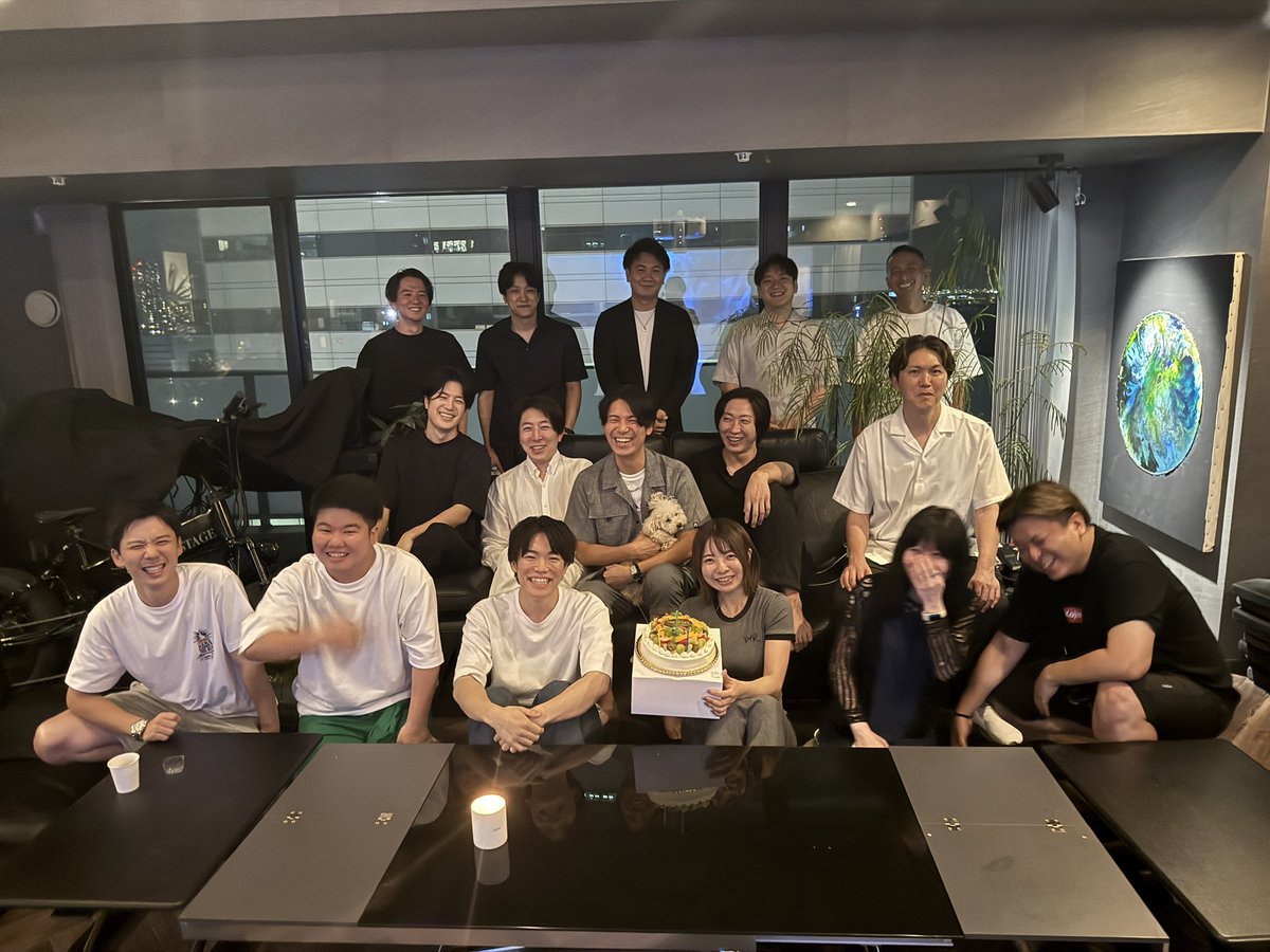 HDyuukimizuhata's tweet image. 【2ヶ月に1度の役員食事会&勉強会】
溝口宅で開催される貴重な場で37歳のバースデーを祝って頂きました。
BACK STAGEに入って5ヶ月が経ちましたが、
こんなにも1人1人を考えてくれる会社は無いんじゃないかと思うし、厳しくも常に愛に溢れてる溝口の下でやらせて貰えてる環境に本当に感謝しかない。…
