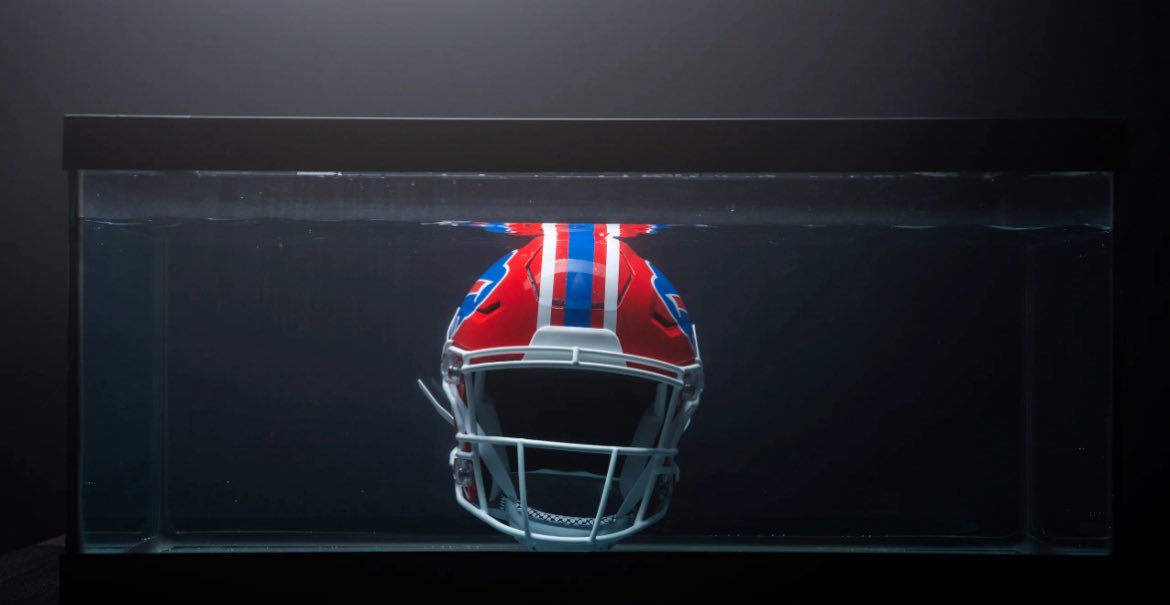 It’s real, it’s happening.

The Bills announce that the team will wear their red helmets for the Week 18 game vs. the Jets. 

Photos via Buffalo Bills, shot by Ben Green