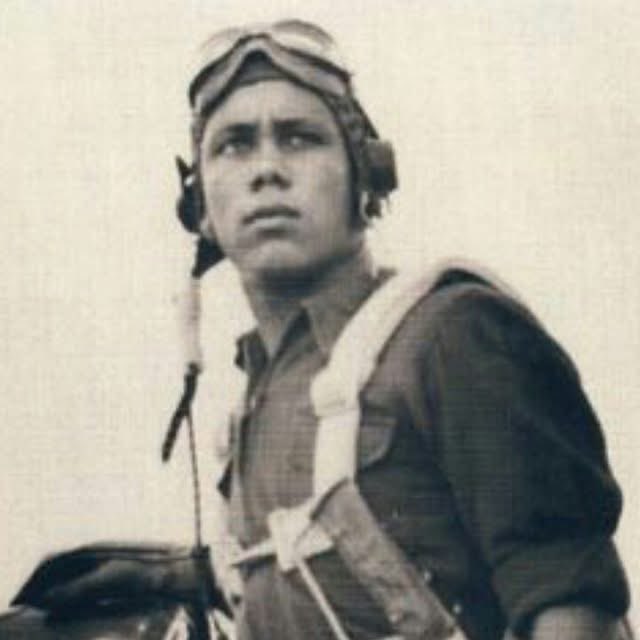 _ian_evans's tweet image. Tuskegee Airman Lt. William A "Billy" Johnston (1925-2005) of The "Western Pensylvania Fly Boys". He matriculated with class 45-D and signed up with the Airmen at the age of 17 pictured is posing in the cockpit of a Curtiss P-40N Warhawk in 1944.