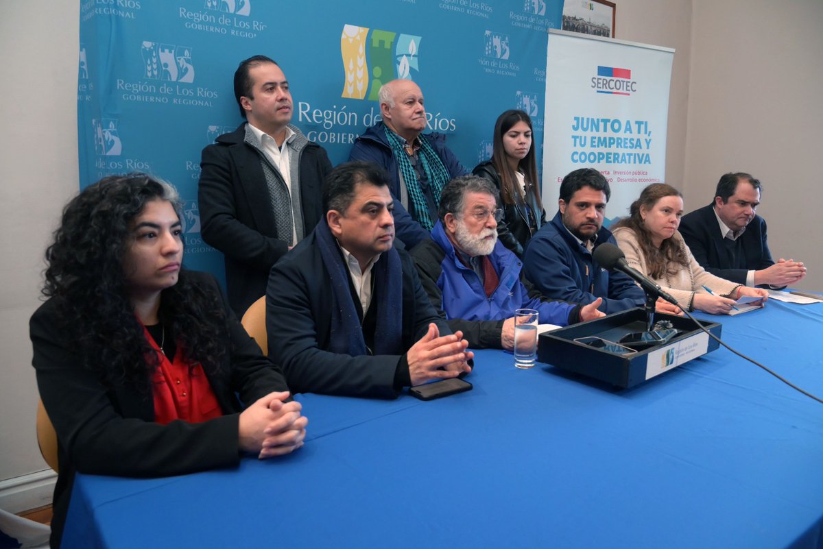 Corporación de Desarrollo Productivo Los Ríos (@corporacionlosr) on Twitter photo Estuvimos presentes en el lanzamiento del Programa FNDR de Barrios Comerciales, iniciativa financiada por el <a href="/GOREdeLosRios/">Gobierno Regional de Los Ríos</a> y ejecutada por <a href="/sercoteclosrios/">Sercotec Los Ríos</a> que busca fortalecer y dinamizar zonas comerciales estratégicas de #LosRíos. Revisa + detalles en bit.ly/45gizHZ Estuvimos presentes en el lanzamiento del Programa FNDR de Barrios Comerciales, iniciativa financiada por el <a href="/GOREdeLosRios/">Gobierno Regional de Los Ríos</a> y ejecutada por <a href="/sercoteclosrios/">Sercotec Los Ríos</a> que busca fortalecer y dinamizar zonas comerciales estratégicas de #LosRíos. Revisa + detalles en bit.ly/45gizHZ