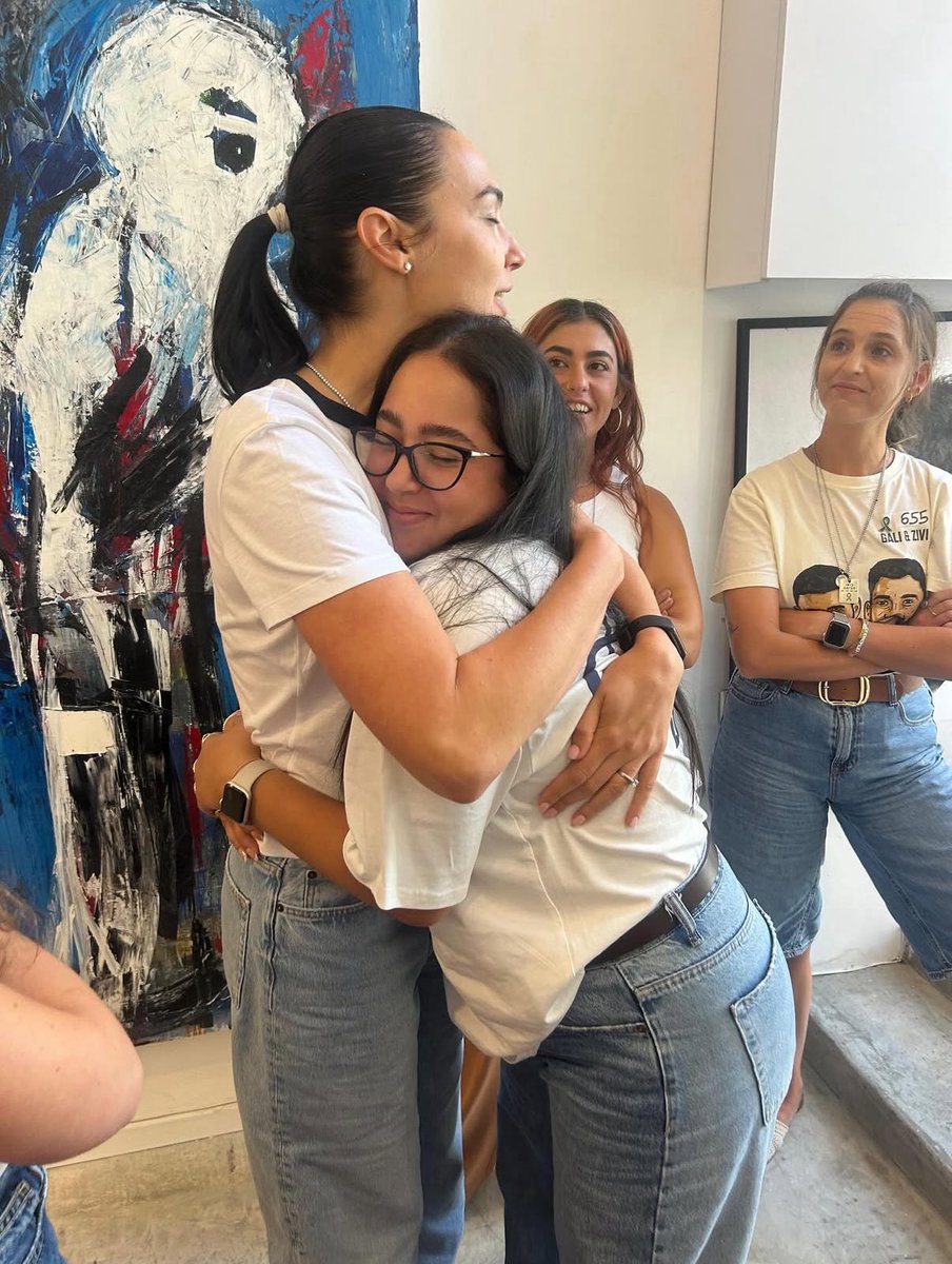 noatishby's tweet image. Israeli hostage survivor Liri Albag hugs Gal Gadot. Liri was kidnapped by Hamas on October 7th and was held in Gaza for 477 days.
