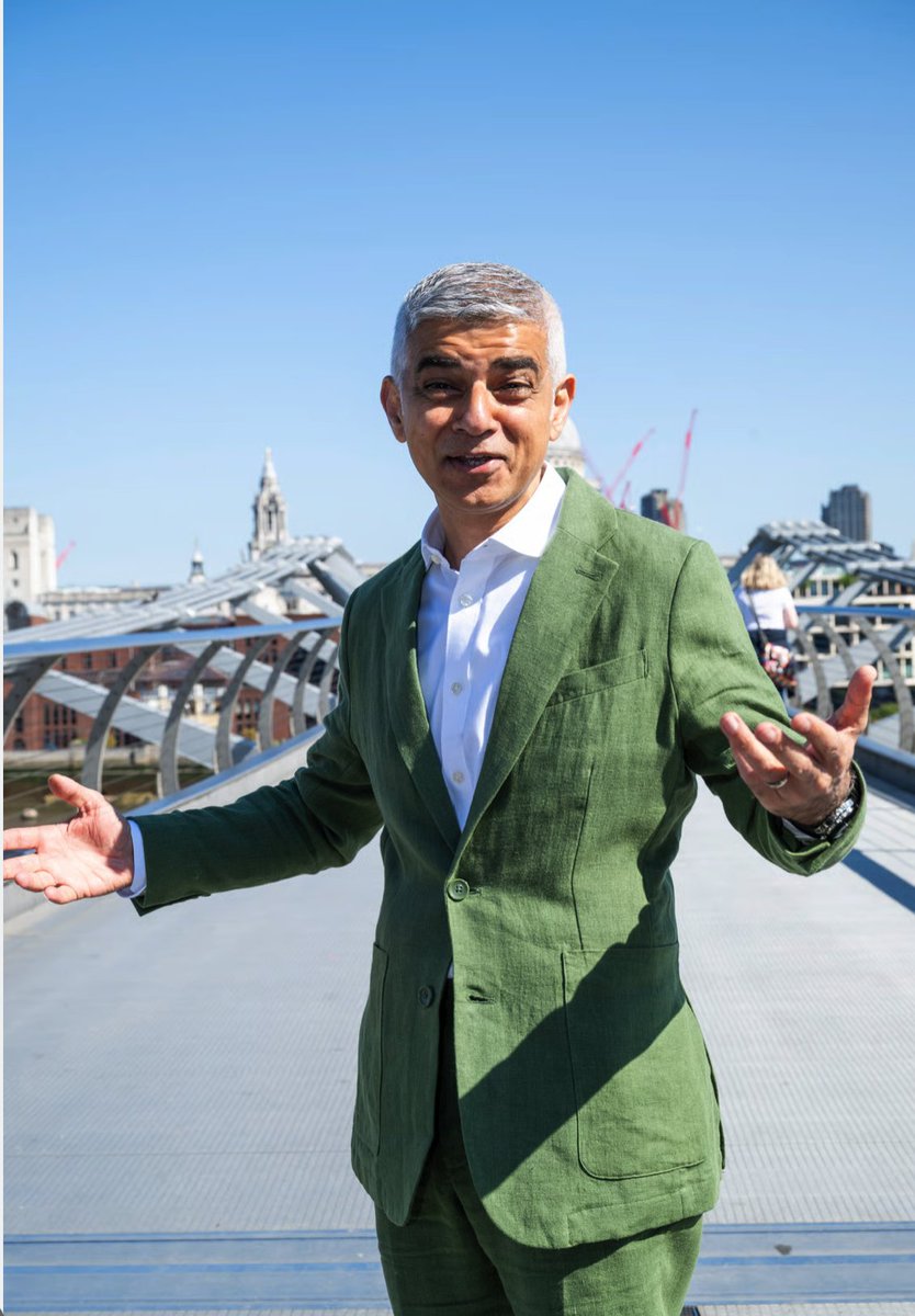 Michell34044381's tweet image. Did you know, Khan, as C40 chair, endorsed a 2018 report advocating radical measures for net zero cities, including limiting residents to 2,500 calories daily, 14g of meat per person, and three new clothing items annually by 2030. How generous, what a vision !