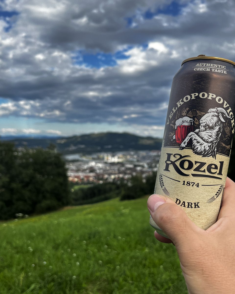 gallenbitter's tweet image. Ein paar fragwürdige Gags. Ein wenig Arbeit. Ein leckeres Kozel. Es ist alles sehr furchtbar. Zum Wohl!