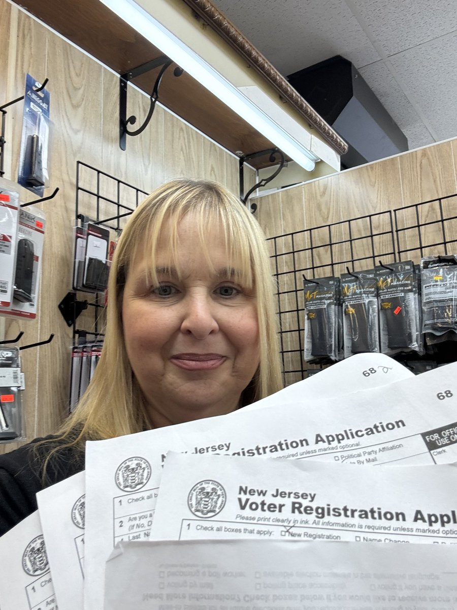 Saveamericasue's tweet image. Ok no one wants to take a picture with me! So selfie it is!
Listen to me the 2nd amendment community is going to save this state!
Not even here an hour! These people listen to what I have to say and will do what they can to help!
+4 🔴!!!!!!!!!!!
@ScottPresler…