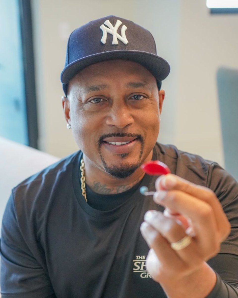 starkeyhearing's tweet image. “Whether it’s in meetings, on call, at events, or while I’m traveling, my hearing aids keep me dialed in to everything and everyone around me – making sure I never miss a beat.” -@TheSharkDaymond
Check out Daymond’s favorite hearing tech: brnw.ch/21wUlbg.