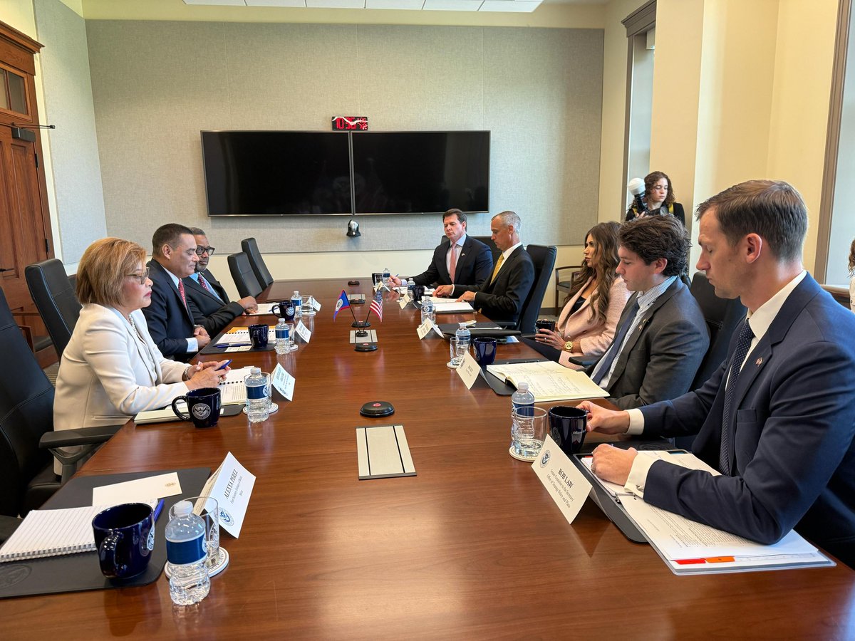 📍Washington, D.C. 

Today, Hon. Foreign Minister Francis Fonseca signed a Memorandum of Cooperation between the Government of Belize and the Government of the United States of America on Enhancing Border Security and Public Safety Cooperation through the Exchange of Information.