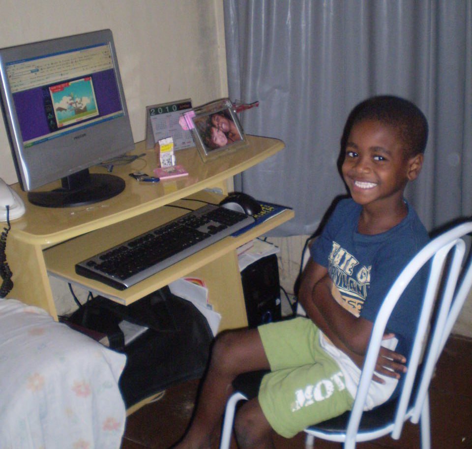 matheusapinho's tweet image. quase chorando pq eu nunca mais vou ter seis anos de idade e jogar no friv no computador da minha dinda