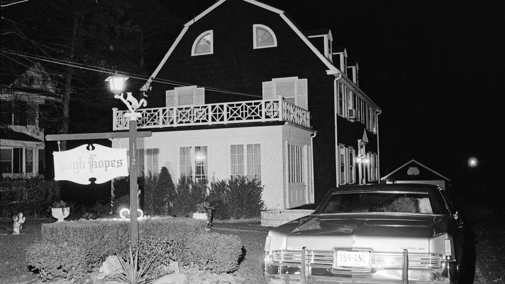 MovieOutpost's tweet image. More AMITYVILLE Coming lastmovieoutpost.com/more-amityvill… A notorious chiller, or completely made up? Whatever the truth, Amityville remains a draw for movie makers and another attempt is coming.