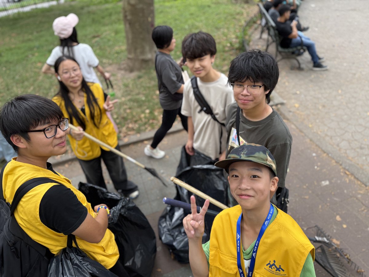 pcra_nyc's tweet image. Shout-out to everyone who came out for this weekend’s park cleanups! 🌿🧤 From weeding and raking leaves to picking up trash and tidying up, every bit of effort helped make our parks cleaner, greener, and more welcoming. 💪💚 Book online now!! pcr.nyc/volunteerevents
#ParkCleanup